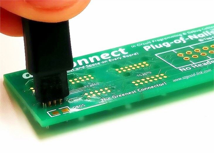 Odpružený pozlacený PCB konektor
