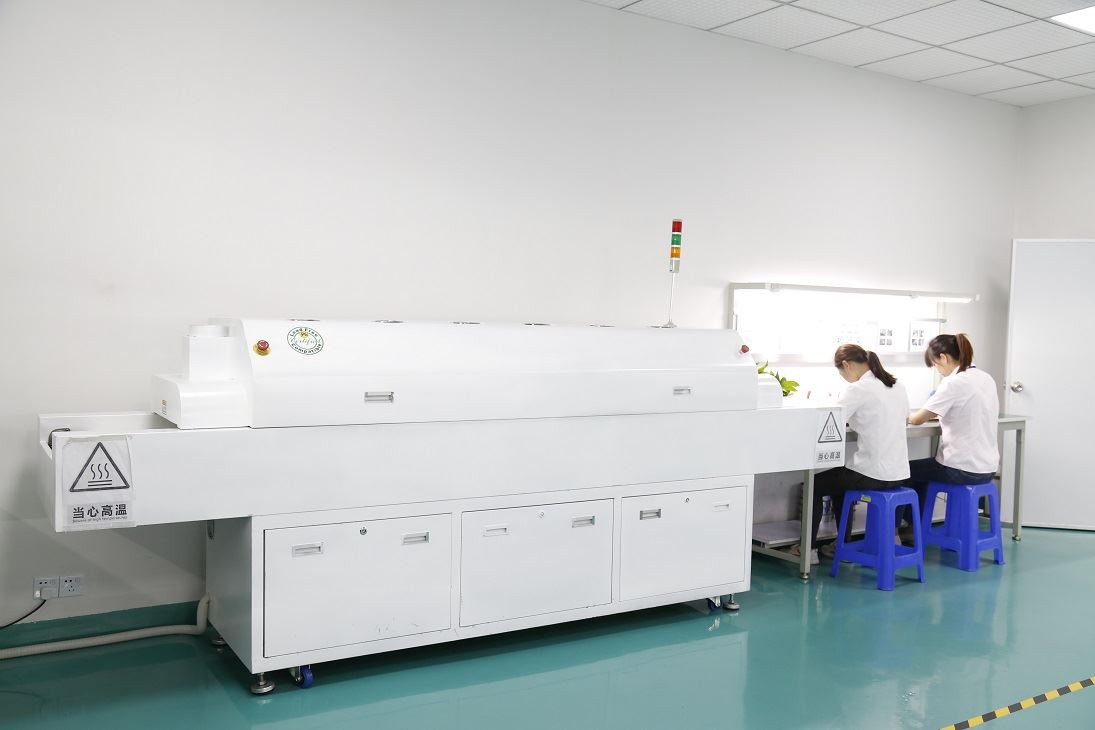 Pájení Reflow a pájení vln v projektu Pogo Pin